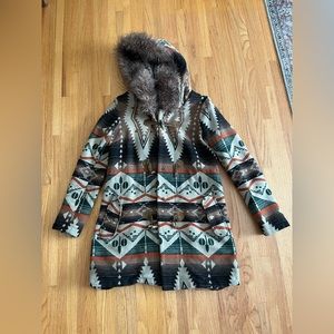 BB Dakota winter coat with fur hood - size M